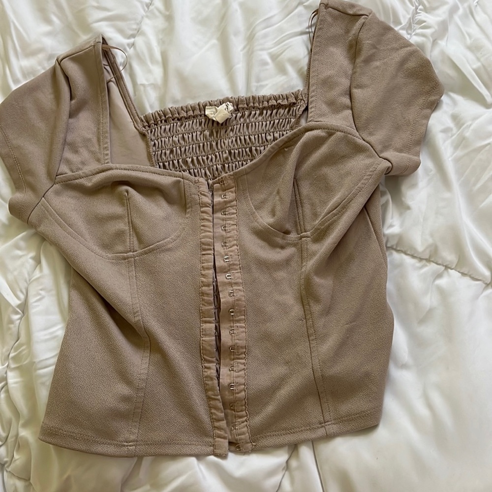 Meraki front hook shirt